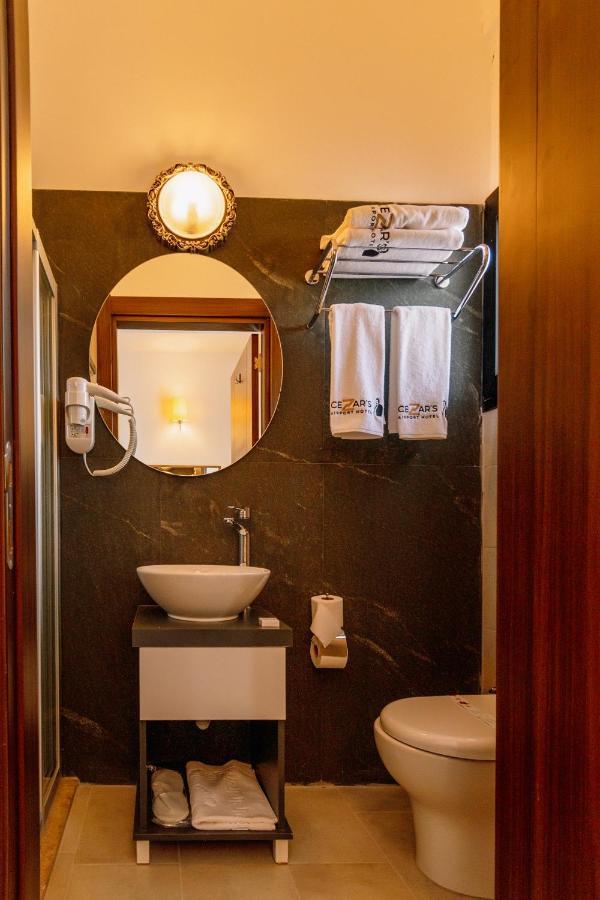 Cezar'S Airport Hotel Нікосія Екстер'єр фото
