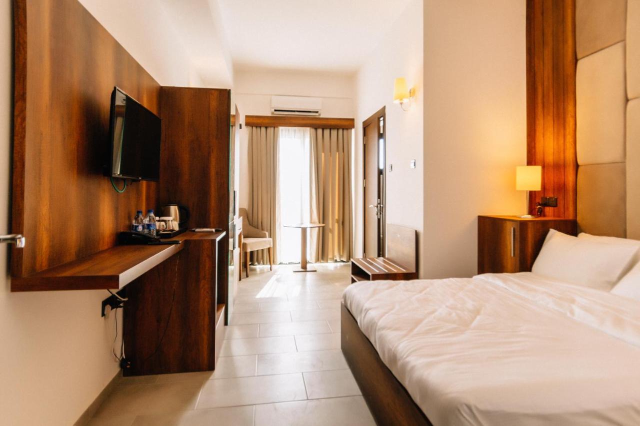 Cezar'S Airport Hotel Нікосія Екстер'єр фото